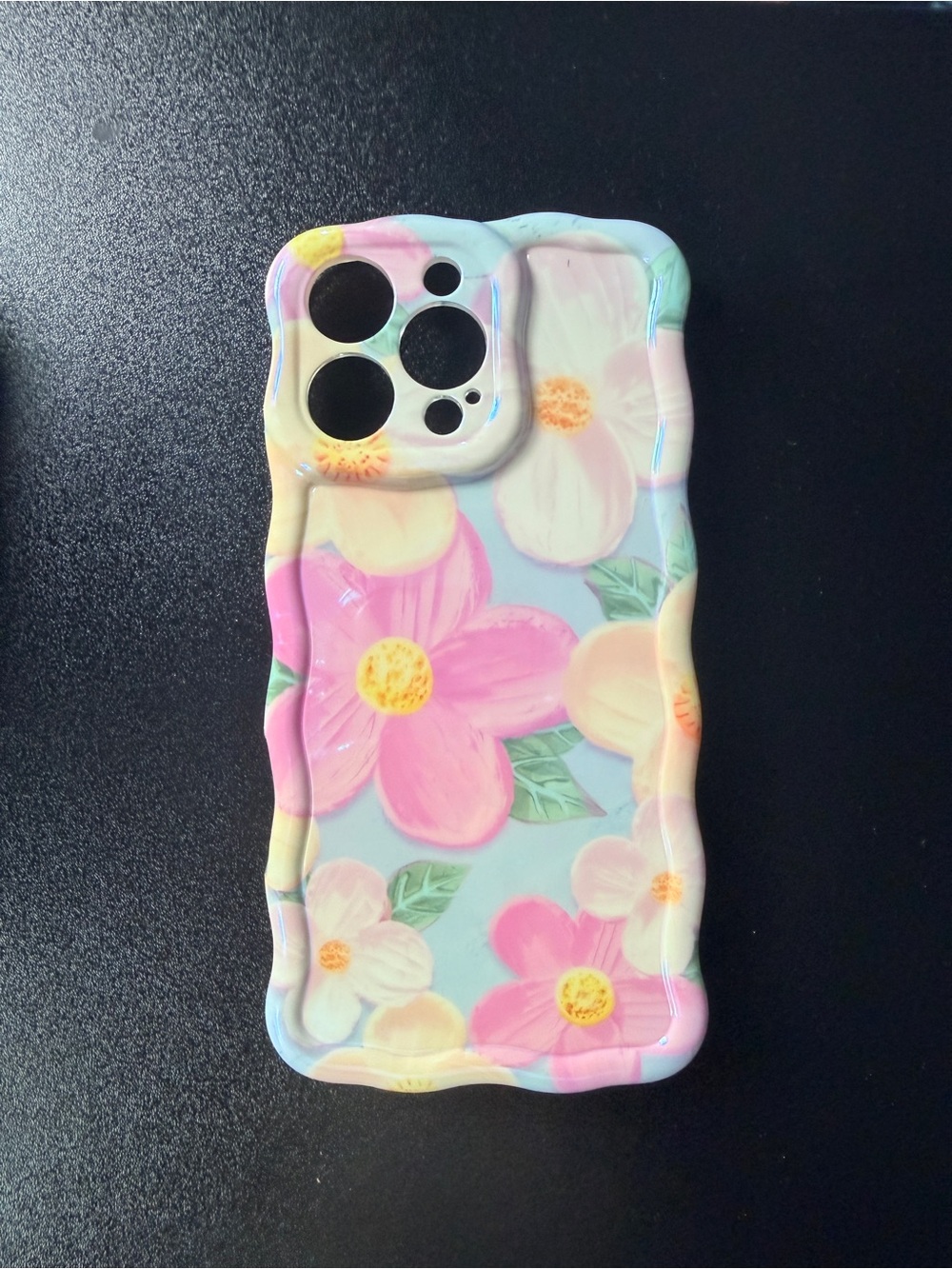 Wavy cases - Picture 2 of 3